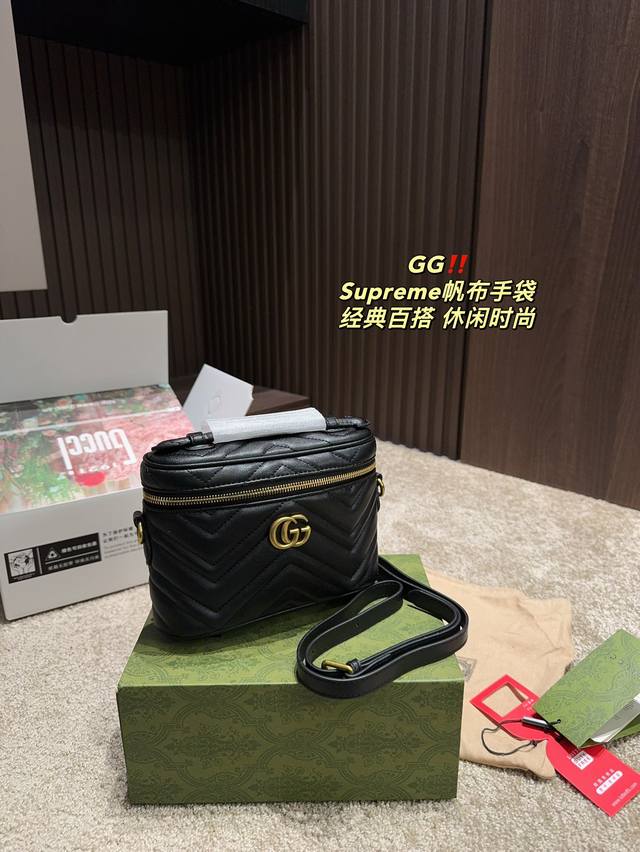 飞机盒尺寸19.14 酷奇 Gucci Supreme手袋 时髦拿捏住啦 不显老气好好搭啊 而且貌美气质加成好高的呀 爱死了这份从容优雅