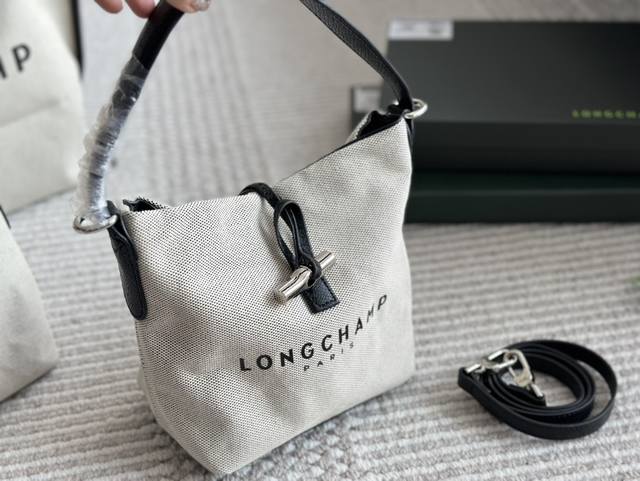 配盒 Size 19*20Cm 珑骧longchamp 水桶包 春夏帆布是永远的流行 . 实用性 外观 背起来的气质都刚刚好哦 绝对很实用的一款