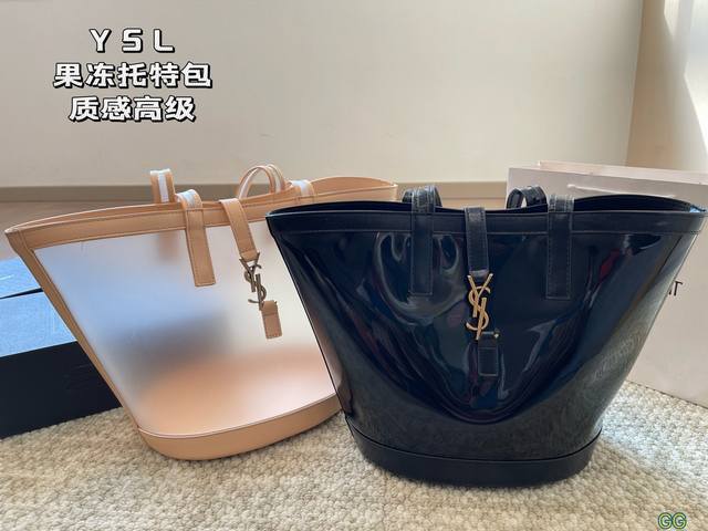 圣罗兰 Ysl 果冻托特包 质感很高级 容量超级大也很耐用 日常出街背它回头率百分百 就是这种随性慵懒感 尺寸26 28