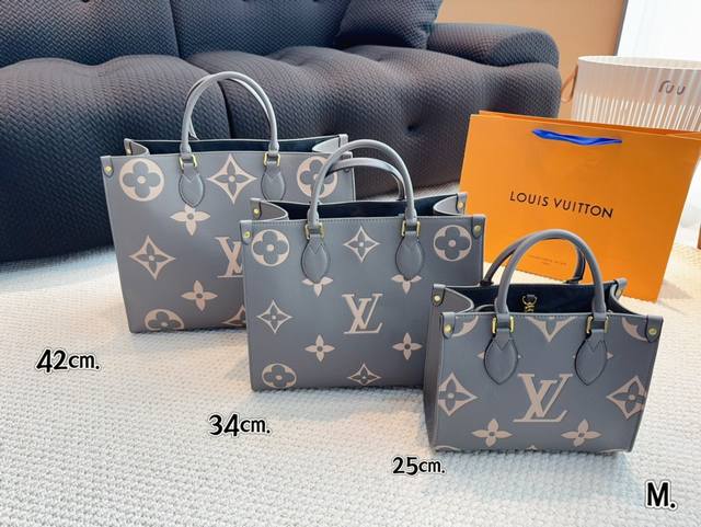 Lv 爆款购物袋 丛林系列 购物袋 Mini Onthego 购物或周末出游 拎起 Onthego 手袋即刻出发 Lv 新款 购物袋大花新料拼色 每一面都有不同