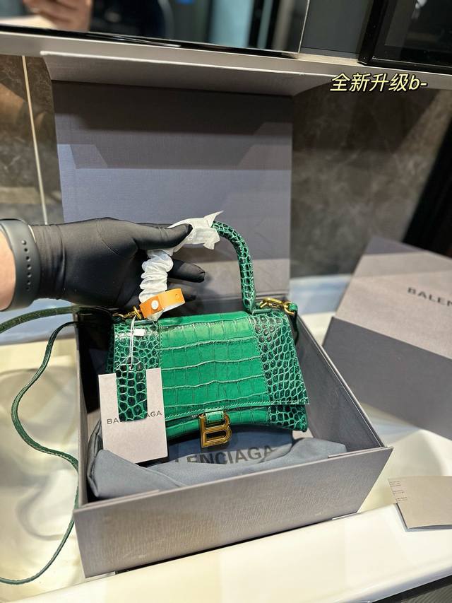 折叠礼盒 巴黎世家 新品 Balenciaga 新款 沙漏包 最新走秀款来啦专柜限量上市 娱乐周刊主推款 超正点 原版内里 高端时尚 潮爆全球潮范儿们跟上脚步吧