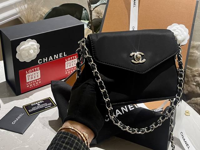 高级缎面 Chanel 超耐用的中古包包让我看看谁还没有 绸缎黑 绸缎蓝 绸缎绿 绸缎粉 绸缎灰 方盒子手提单肩托特包 中古经典款式 大气简洁的设计 标志性~容