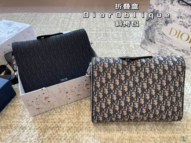 折叠盒 迪奥 Dior Oblique斜挎包 属于是一看就看上的类型 这款包是男包 靈但是男生女生都可以背 非常的百搭 可以适用于正式 休闲的场合 真的让我无法