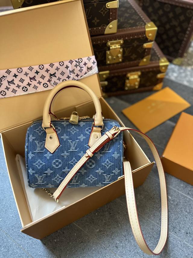 折叠礼盒包装 Lv Speedy 20丹宁牛仔枕头包 Lv 新款系列 枕头包 手袋,全网首发 Lv Speedy Nano 枕头包这款retiro 手袋以标志性