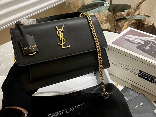 牛皮 折叠礼盒 官网飞机箱包装 圣罗兰ysl Sunset日落包圣罗兰ysl Sunset日落包真的是精致浪漫的代名词 低调不张扬流畅的线条 挺阔的包型 硬朗的