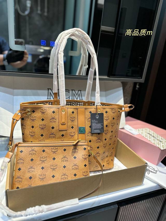 Size:36 28 Mcm 经典款子母包购物袋 轻松无负重感 性价比很高 上身效果特别好 容量很棒 百搭时尚 真正兼具实用和美观