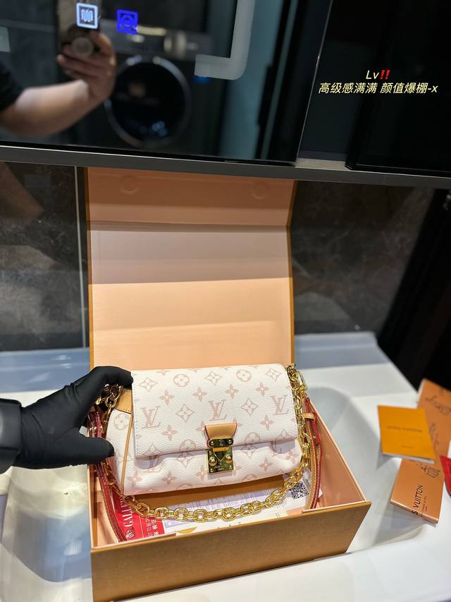 礼盒包装 Louis Vuitton Favorite 饺子包 非常低调耐看 全皮质感满满 多种背法 可盐可甜 尺寸23 14Cm - 点击图像关闭