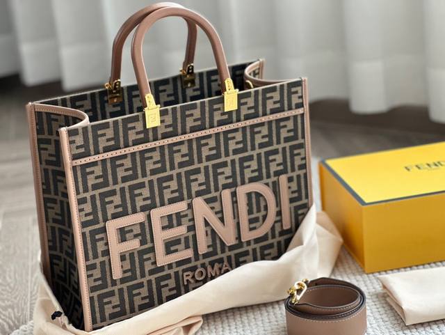 原版布 芬迪logo的托特包fendi Tote 好看又酷炫的芬迪包包 渐变logo的设计 Fendi托特包 阳光手提袋 字母蛇皮logo手工缝线设计 玳瑁双手