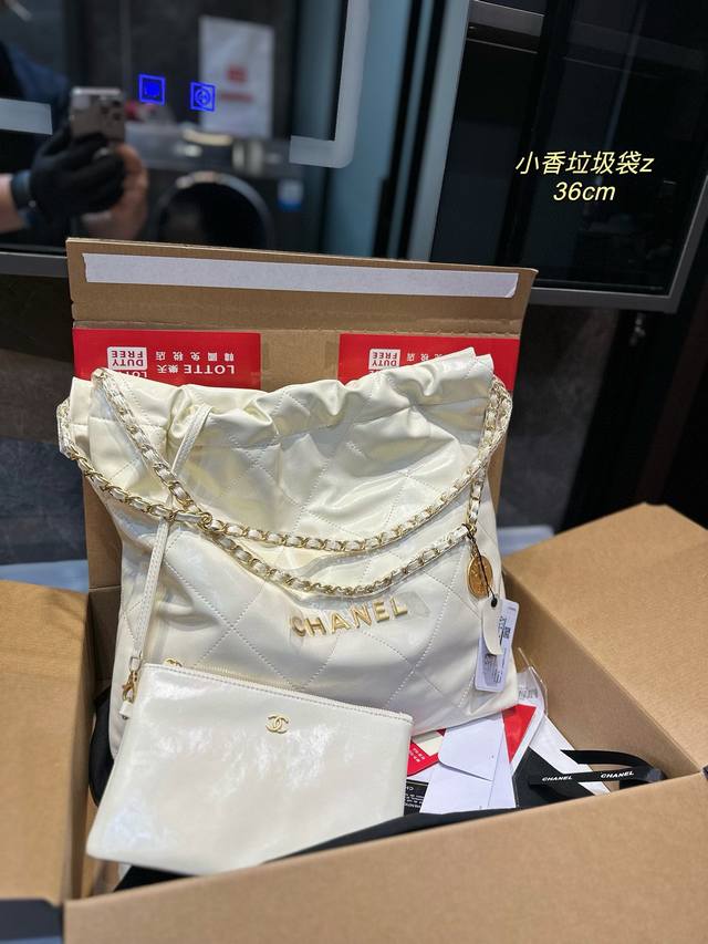 Chanel 香奈儿千呼万唤的22Bag 今年火遍全网的垃圾袋 不多说啦直接上现货 搜索 小香家 垃圾袋 尺寸36