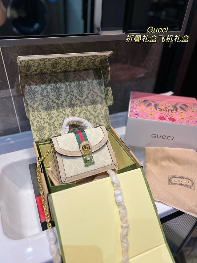 上 小号 折叠飞机 高版本 Gucci Ophidia系列 百搭之王 Ophidia不断发展壮大 在每--季都会带来令人惊艳的新品 这款手提包是epilogue