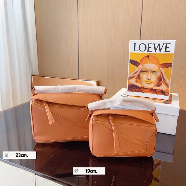 礼盒包装 罗家 Loewe 从此多一只 Bag 罗家几何包家族的包粉们肯定都乐开了花 经典几何包又要凭借迷你包大肆吸粉啦 这次我们来种草这款包 看看是否值得ge - 点击图像关闭