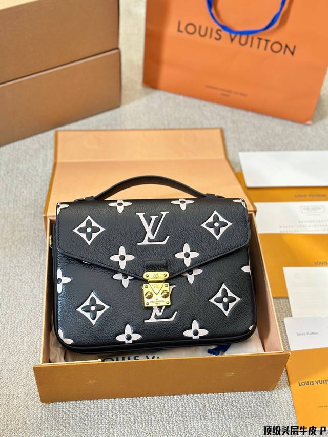 顶级头层牛皮 Lv Pochette M tis压纹邮差包 原版高品质 这款retiro 手袋以标志性的面料制成 搭配奢华的变色牛皮饰边 经典永恒 优雅低调的外