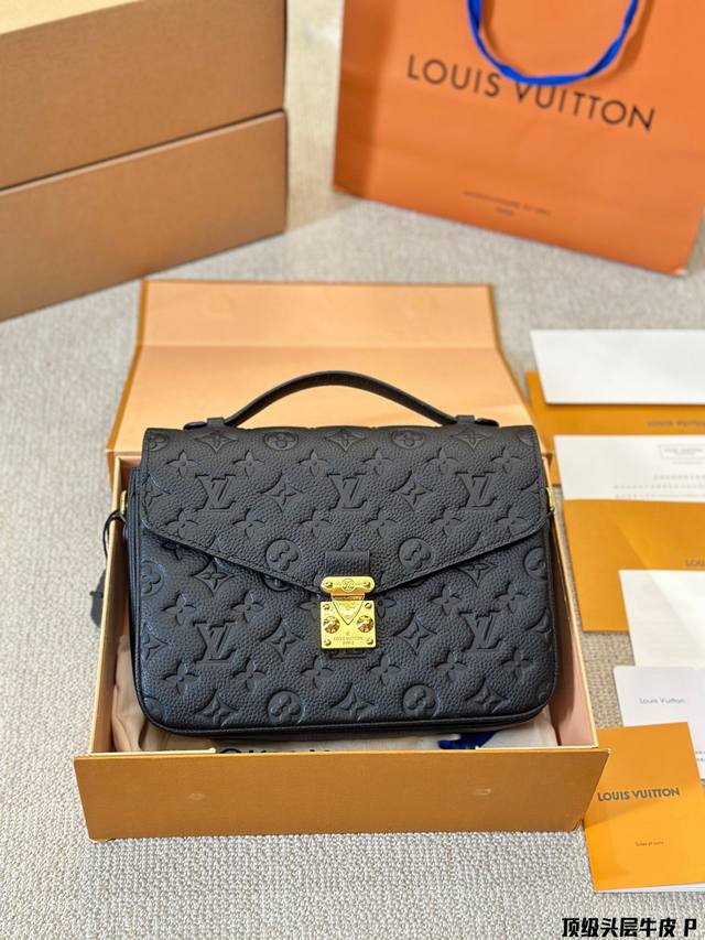 顶级头层牛皮 Lv Pochette M tis压纹邮差包 原版高品质 这款retiro 手袋以标志性的面料制成 搭配奢华的变色牛皮饰边 经典永恒 优雅低调的外 - 点击图像关闭