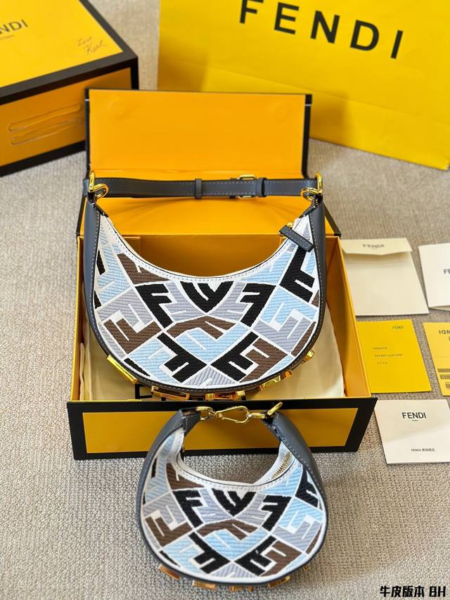 牛皮版本 Fendi 2024 Fendigraphy半月 包j Fendi 2022春夏季全新fendigraphy手袋的来 咯圖期待已久~秀上就相中了这款回