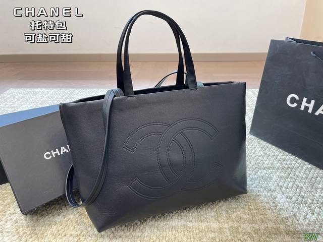 香奈儿chanel 托特包 好好看 手感也是不错 复古时髦感拉到最满的同时容量也惊人 尺寸33 25