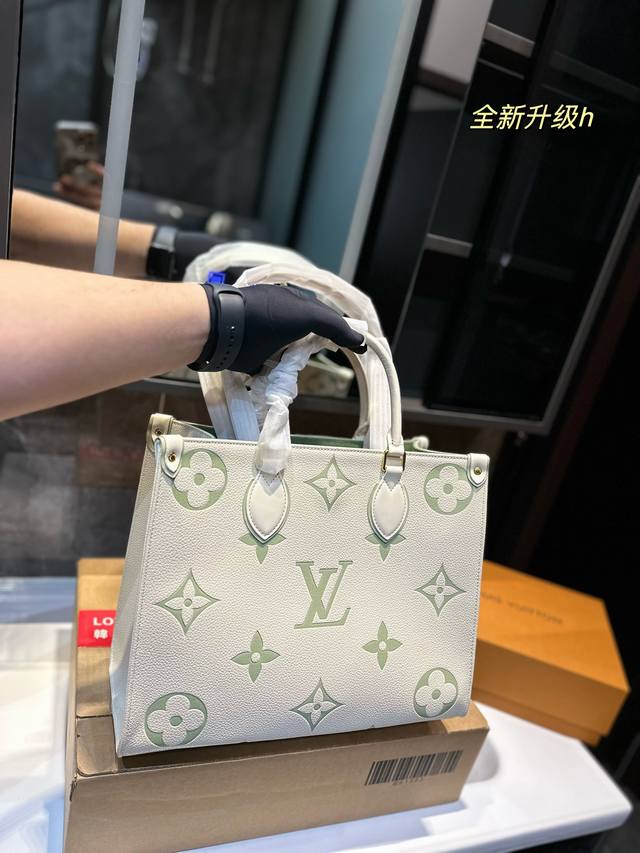 高品质lv 2024 早春新款 全新配色onthego妈咪袋 新款出炉 性价比之王这是一款超赞的包型 灵感来自于恶搞lv的街头品牌 曾经的曾经 Louis Vl