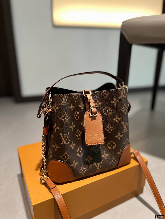 Lv 托特包tote 质感爆棚的美 上身真的太太太有质感啦 日常逛街不要太吸晴 尺寸 20.19