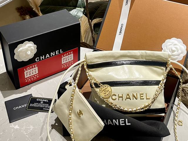 顶级头层皮 纯皮 Chanel 24S Mini 22Bag 本季24S大爆款最時髦好看 可肩背 斜背 側背 手提 非常難買黑色金字款 耐看也最保值 这包太好看