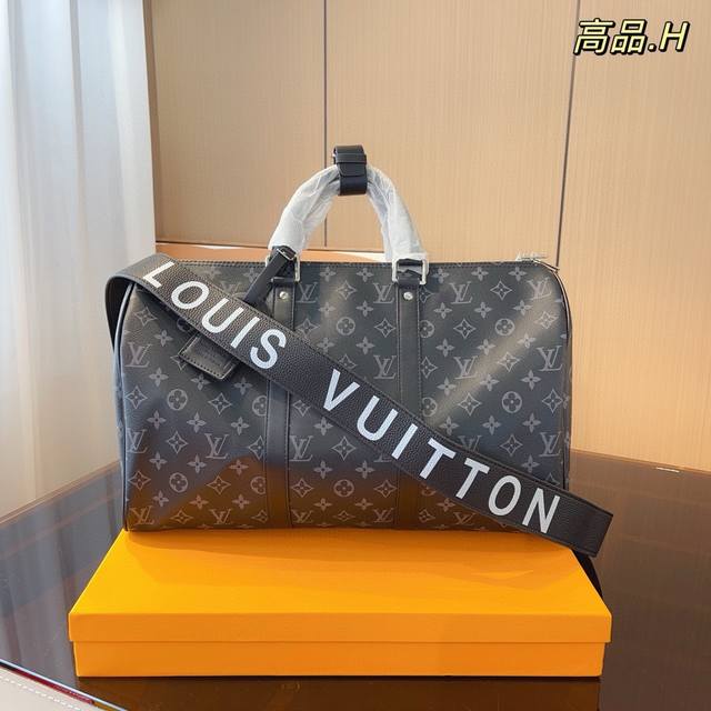 Lv 路易威登 23春夏限量新款keepall 旅行包 一只帅气能装的旅行袋 时尚爆发款火热来袭 经典设计大气可观男女通用款 包包采用原版皮质 超级厚实 耐磨