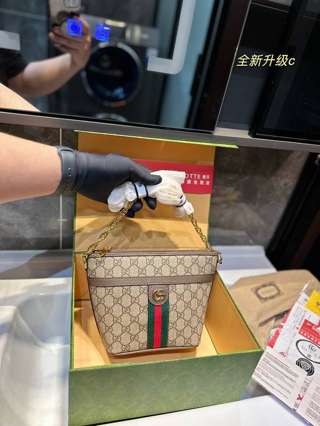 礼盒包装 Gucci Ophidia 老花又一神作 超级轻质好看的 Gucci Ophidia新成员 真的太太太好用了 经典花色搭配最新包型 轻便 容量也杠杠的