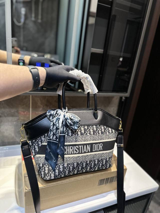 Dior 托特包tote 质感爆棚的美 上身真的太太太有质感啦 日常逛街不要太吸晴 K尺寸30.25