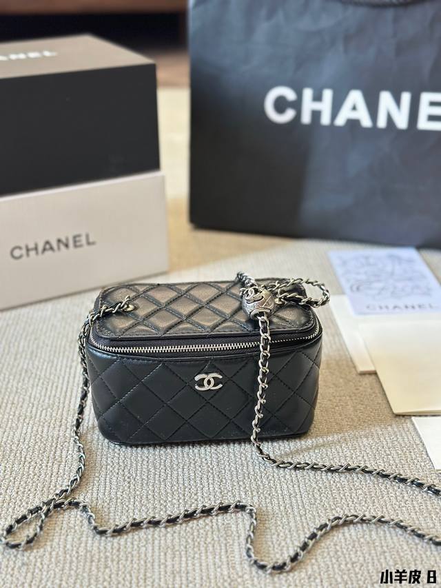 复刻版 小羊皮 Chanel24S 金球羊皮黑色长盒子 Chanel 24S 羊皮长盒子 羊皮看起来有高贵范 喜欢的人依然很爱 羊皮娇贵一些些 字母手柄一样的美