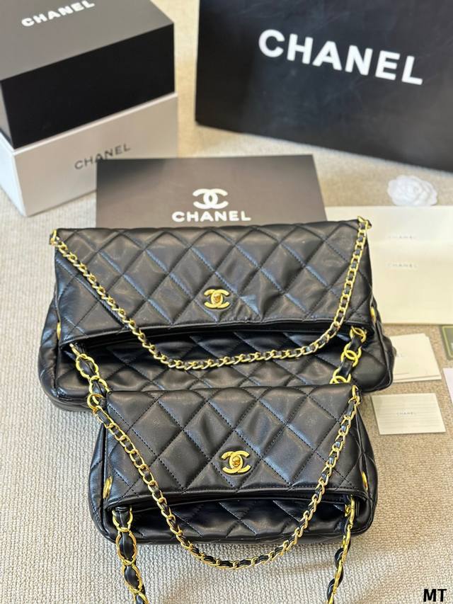 Chanel Hobo 嬉皮包 慵懒随性又好背 上身满满的惊喜 高级慵懒又随性 彻底心动的一只 Size 大号38 38Cm 小号28 28Cm