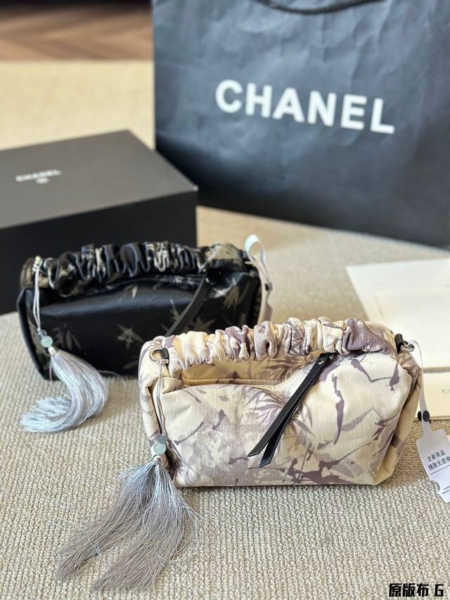 原版布 Chanel 帆布 饭盒包 黑色系的搭配很适这季节 复古氛围感瞬间拉满 尺寸23 10Cm