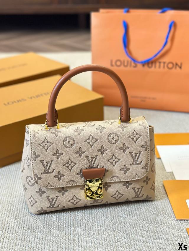 Lv Pochette M tis压纹邮差包 原版高品质 这款retiro 手袋以标志性的面料制成 搭配奢华的变色牛皮饰边 经典永恒 优雅低调的外形设计和宽敞的