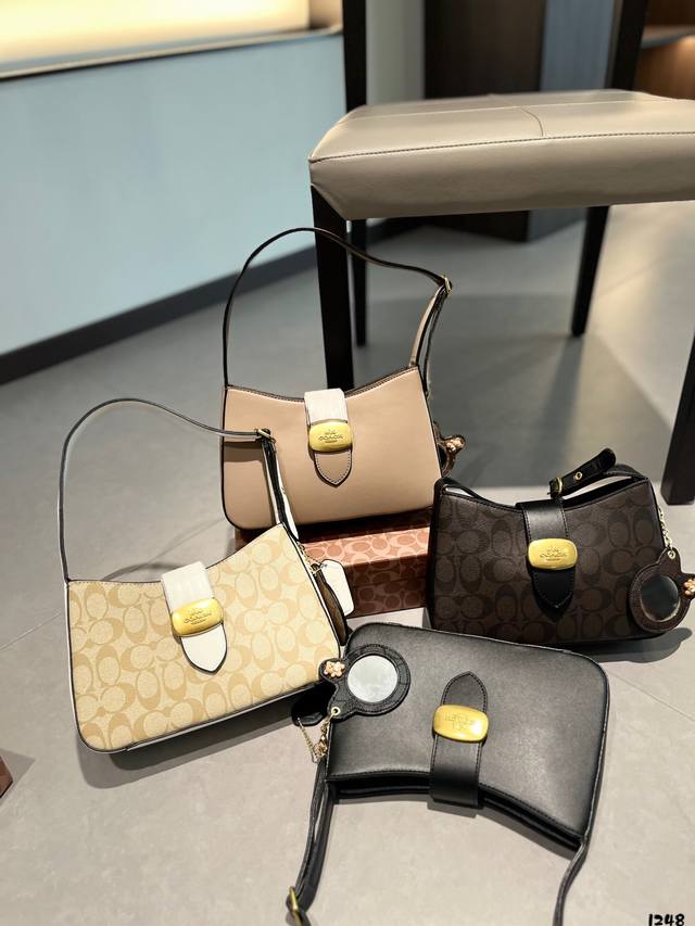 Coach 新品 Eliza 系列 Coach新品来咯 全新系列eliza 系列链条包 员8 适合日常出行和旅游出行使用 方便的链条可以斜挎或者腋下 经典的卡其