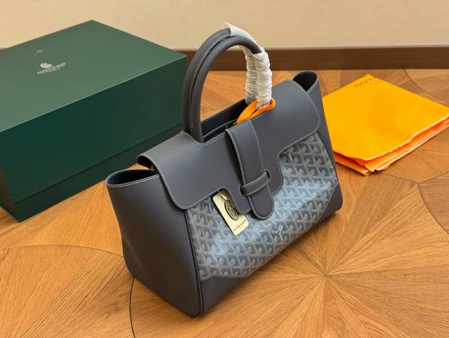 配折叠盒 Size 34.25Cm Goyard 戈雅 代表性的包款 通勤包 自带气场哦. 手机 口红 卡包 粉饼 钥匙都能放 非常实用