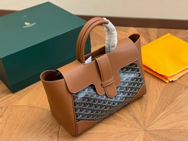 配折叠盒 Size 34.25Cm Goyard 戈雅 代表性的包款 通勤包 自带气场哦. 手机 口红 卡包 粉饼 钥匙都能放 非常实用