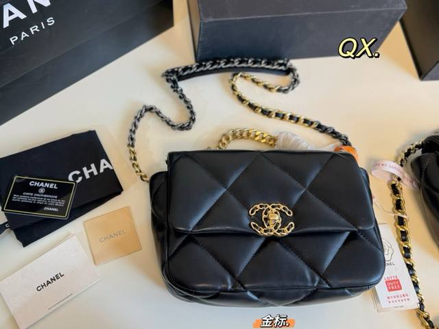 中号 25Cm 折叠盒 Size25 16 Chanel 香奈儿新款19Bag链条包 皮质细腻柔软 质感像云朵一样 皮穿金属肩带 款式别致 上身自带氛围感 温柔