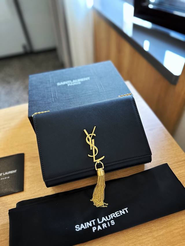 礼盒包装 Ysl Kate流苏包 圣罗兰王子文同款 Woc 链条包 圣罗兰 Ysl 专柜最新同步款 来自最新一季的绝妙设计 经典的monogram Logo点缀