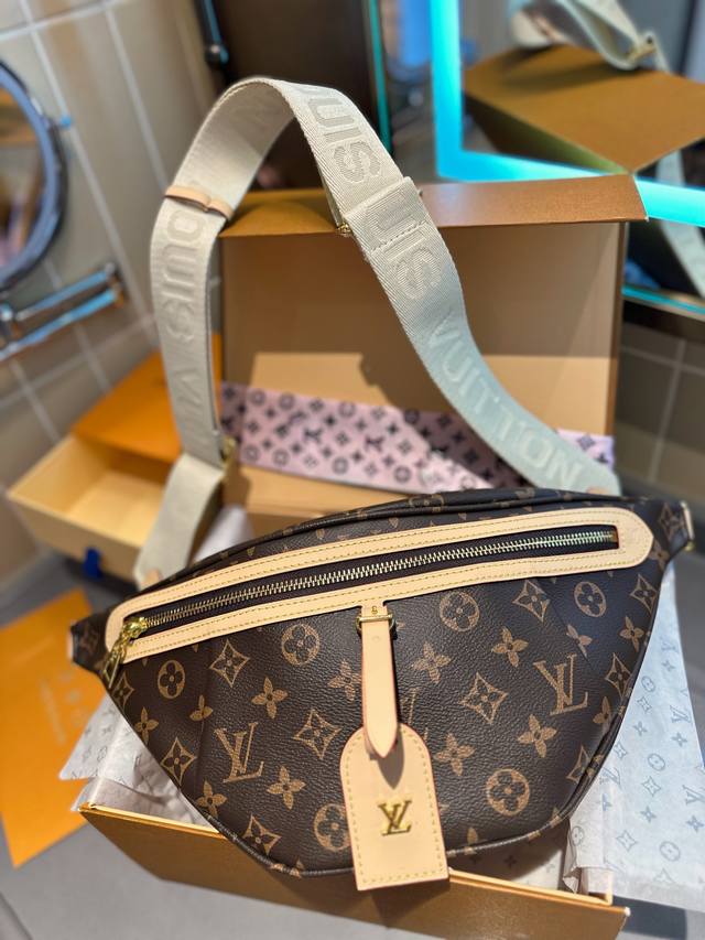 变色皮 折叠礼盒官网飞机箱 Lv Bumbag 24Ss 丹宁牛仔 重出江湖凸速速预定 谁还记得bumbag 当年的火爆程度 明星博主手里人手一只 这么火的包包 - 点击图像关闭