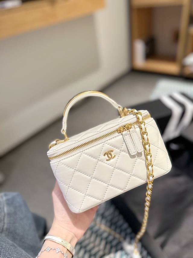 折叠礼盒 新品 Chanel 24K 金属手柄 化妆长盒子 自带镜子 随身随地可补妆 低调优雅的银色鱼骨手柄 近看很精致 走到哪都能美美哒 五金 全铜钌银色 尺