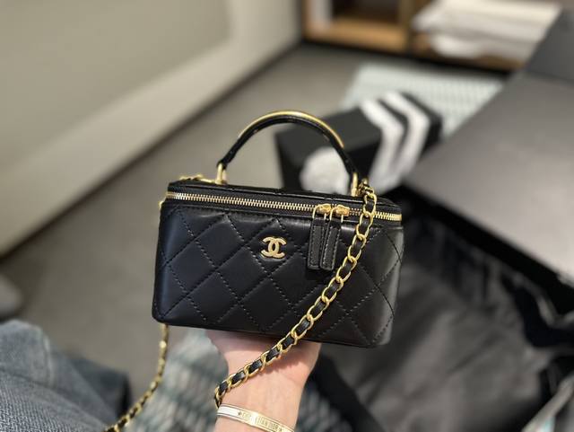 折叠礼盒 新品 Chanel 24K 金属手柄 化妆长盒子 自带镜子 随身随地可补妆 低调优雅的银色鱼骨手柄 近看很精致 走到哪都能美美哒 五金 全铜钌银色 尺