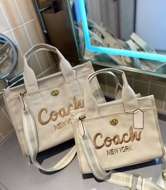 Coach 1 2024 Vew 超级轻便 Cargo托特包 : Cargo Tote 配备可拆卸肩带 向肩背司斜挎 还配备了两个方便的外置口袋 小正面配有标志