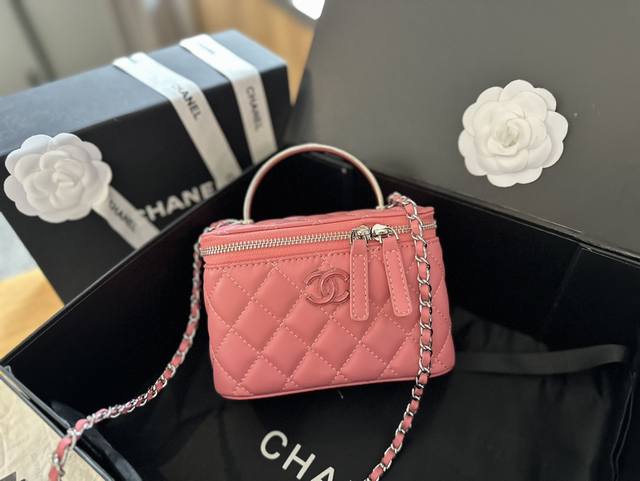 折叠礼盒 新品 Chanel 24P 珐琅手柄化妆长盒子 自带镜子 随身随地可补妆 低调优雅的钌银色手柄镶嵌小钻石 近看很精致 走到哪都能美美哒 五金 全铜钌银