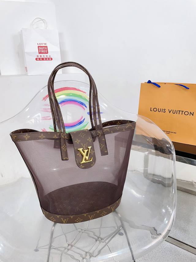 盒 Lv Keepall 沙滩果冻包 这什是么神仙包 太了酷吧 Monogram印花 搭配果冻透明材质 十亮分眼 特好别看 强推 一难只求 尺寸底长27 宽18