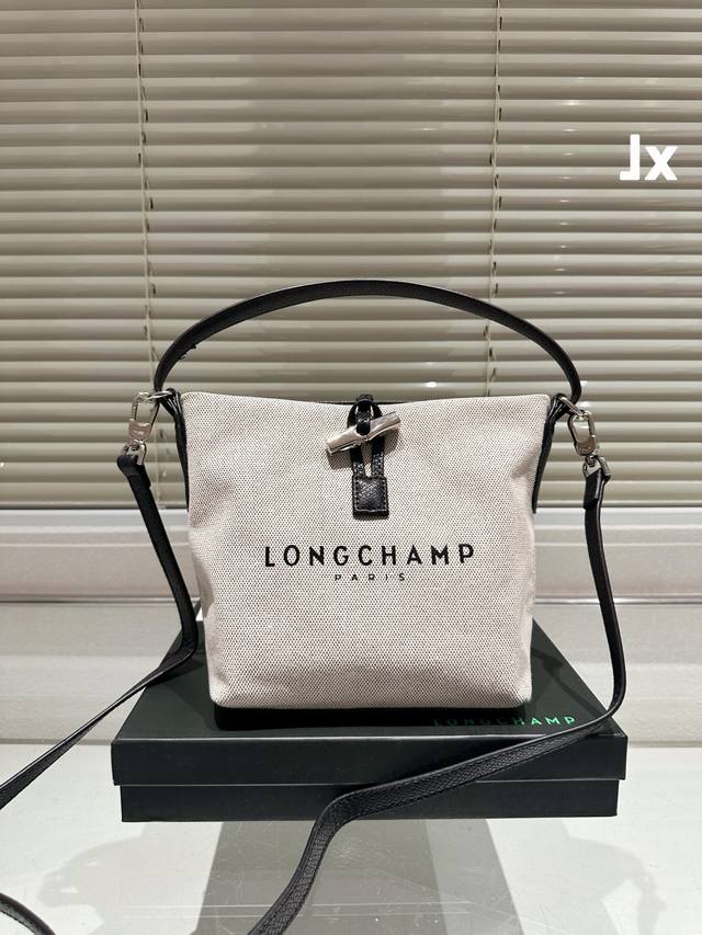 配盒 Size 19*20Cm 珑骧longchamp 水桶包 春夏帆布是永远的流行 . 实用性 外观 背起来的气质都刚刚好哦 绝对很实用的一款 - 点击图像关闭