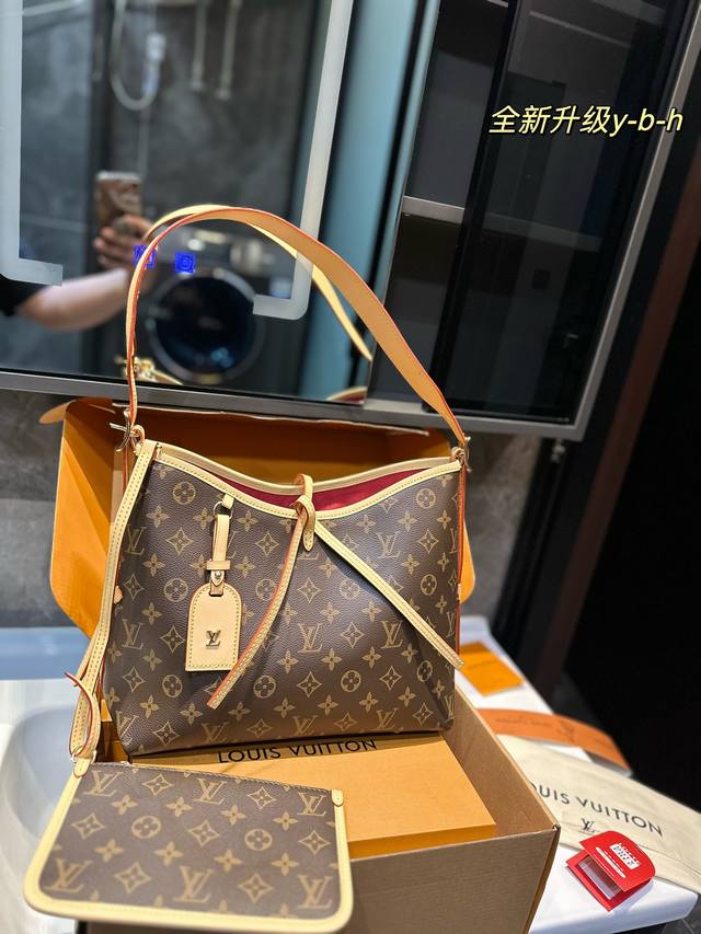 折叠礼盒 Lv Carryall 新款购物袋 这款包真的太有味道了 浓浓的复古风情 Vintage 的精髓体现的淋漓尽致 灵感源自档案馆的复古细节 尤其值得称道