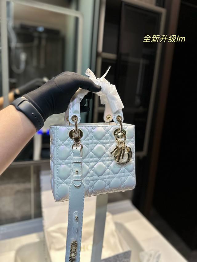 珠光 礼盒包装 迪奥dior 经典系列 4格搭配肩带 戴妃包高端品质 原版皮 可随意对比专柜细节 独家出货 高版本第一批 实拍图一组 我们的版本看实拍 Good