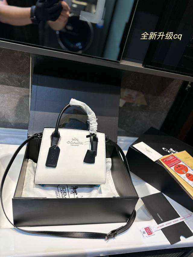 礼盒包装 蔻驰coach Andrea戴妃包 24春夏新品 好看的造型 简约大气不失典雅和时尚的外观风格 轻松驾驭多种场合和搭配风格 经典戴妃包款式更是紧跟流行 - 点击图像关闭