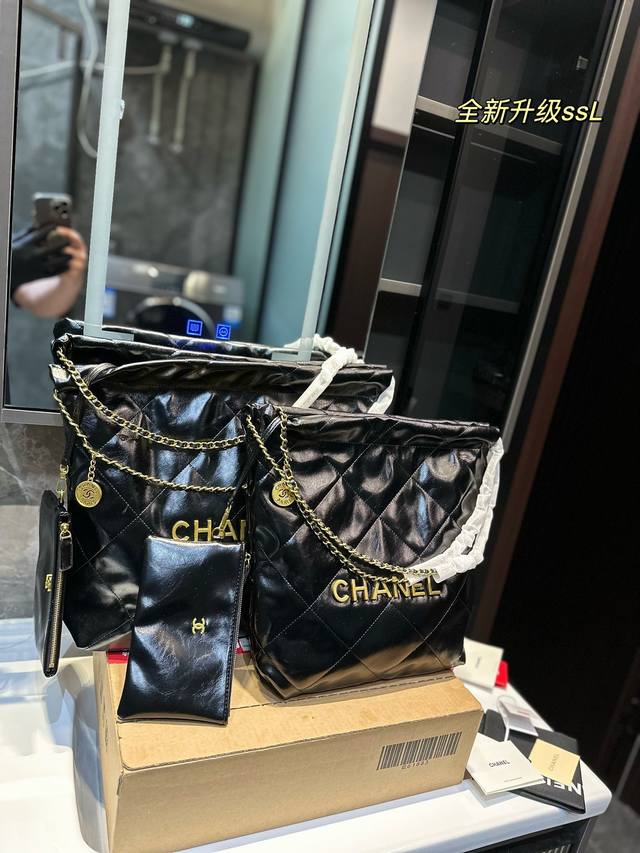 香奈儿chanel 22Bag垃圾袋 金标 又随性又优雅 卫衣马丁靴还是优雅痞痞小公主 它都能驾驭 四季都可以搭配各种风格 很容易背出慵懒随性的感觉 尺寸