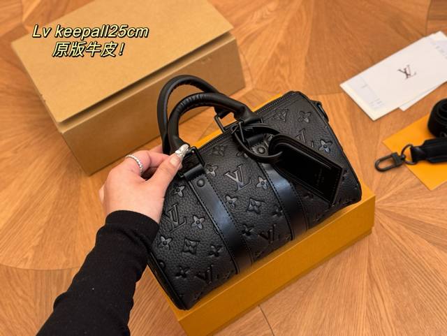 配折叠盒飞机盒 尺寸 25*15Cm Lv Keepall 新品枕头包 黑色牛皮 简直长在我的心头 男女同款 男盆友的新包