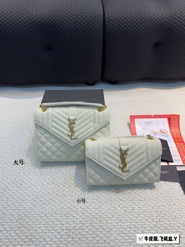 配飞机折叠礼盒 圣罗兰 Ysl 信封包 原版粗旷鎏金链条 标签s*Int Laurent 链条包 圣罗兰 Ysl 专柜永恒经典同步款 来自最新一季的绝妙设计 包