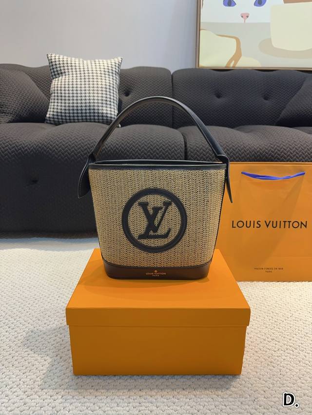 配礼盒 Lv 路易威登 草编拼皮包 I Fendi Peekaboo X-Tote草编包的 采用拉菲草手工编织成的托特包国充满了度假的气息2 容量让人感觉能装下