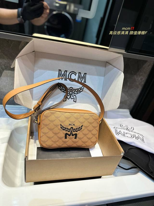 飞机礼盒 Mcm新品斜挎包 尺寸24*14Cm 肩带可调节长短 男女通用哦