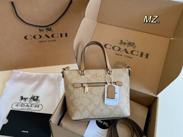 飞机盒 Size:16 14 Coach 蔻驰gallery 新款饺子包 一只气质的小可爱 经典的logo老花 非常耐看 长肩带加手柄设计 可挽背 运动 休闲